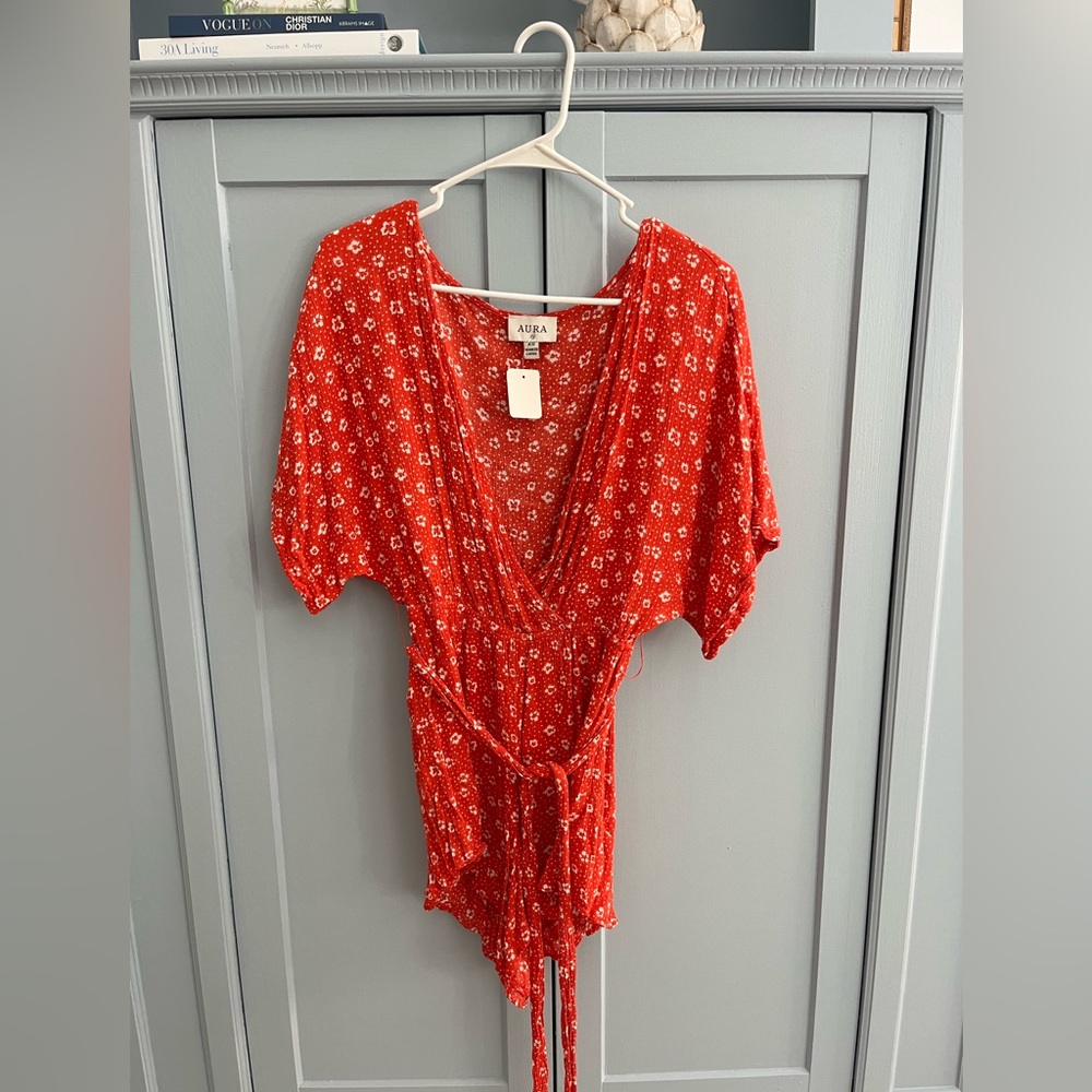 Adorable floral romper! Aura, size xs